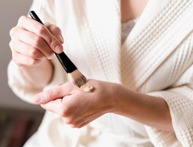 Set and Finish for an All-Day Glow